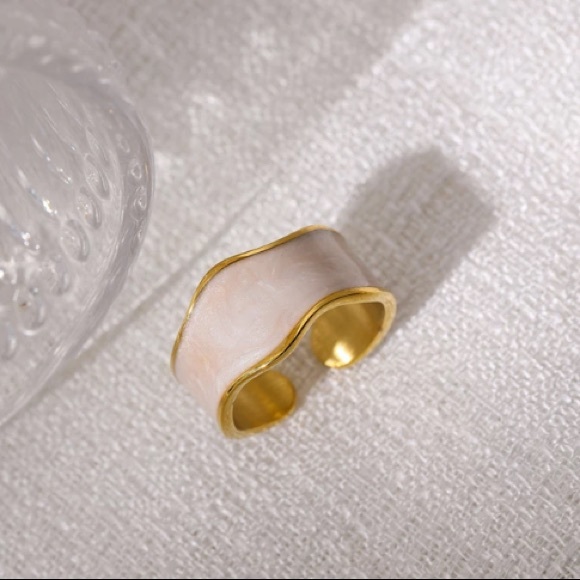 ⭐️18K yellow gold plated open enamel ring - Picture 2 of 6